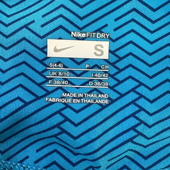 Nike Women’s Fit Dry Capri Cropped Leggings with Blue Patterned Waist Size Small - Picture 6 of 8